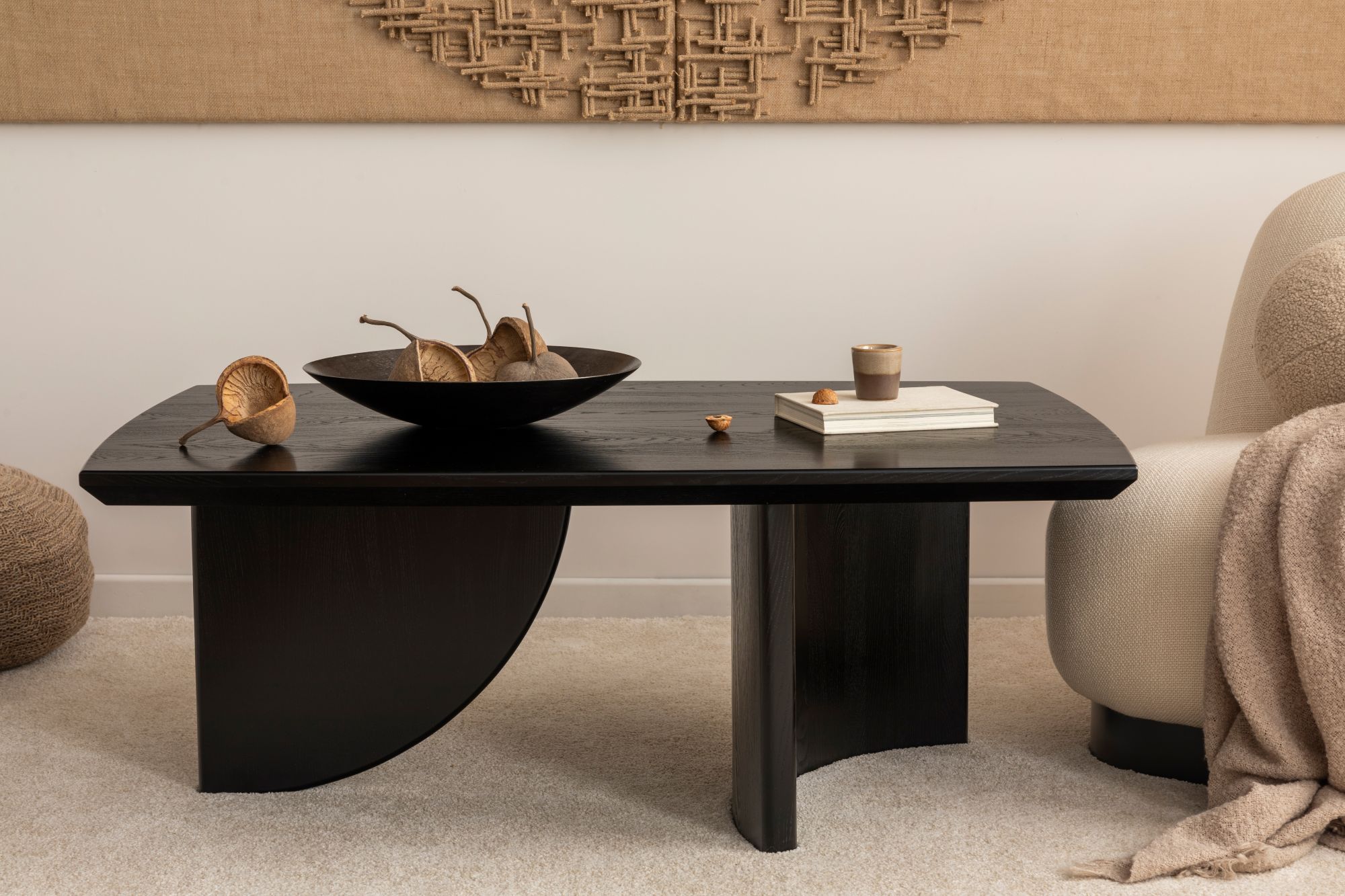 How to Decorate a Coffee Table